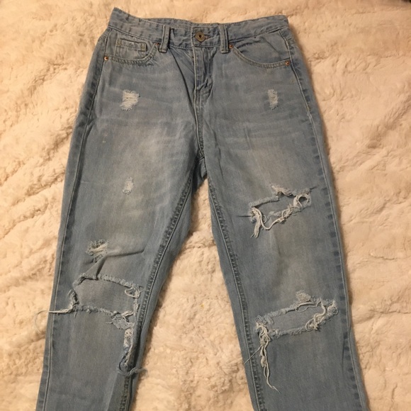 High Rise Light Wash Jeans - Picture 2 of 5